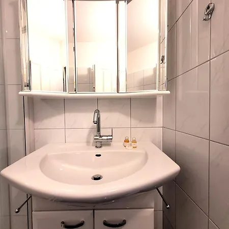 21074 Apartment *